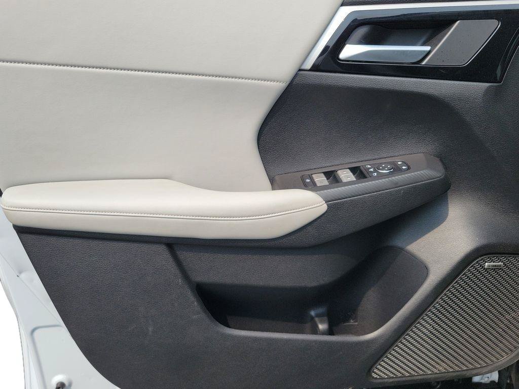 Used 2025 Mitsubishi Outlander SE AWD/4WD image 8