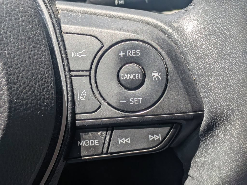 Used 2020 Toyota RAV4 Limited FWD image 45