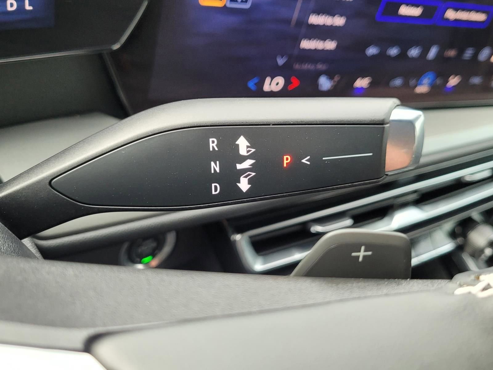 Used 2025 Chevrolet Traverse LT w/ Driver Confidence Package image 30