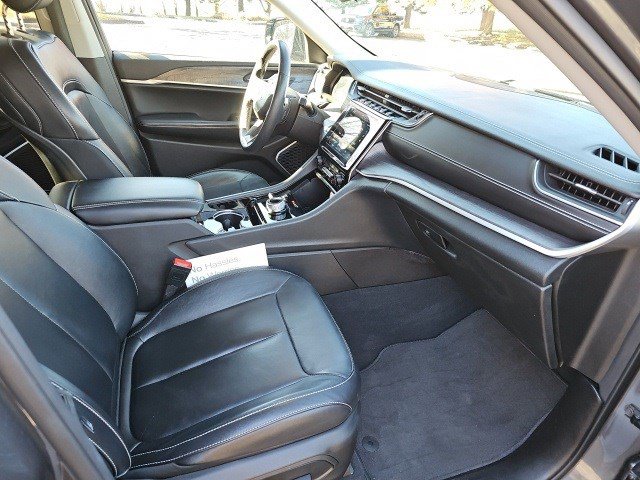 Used 2022 Jeep Grand Cherokee L Limited image 11