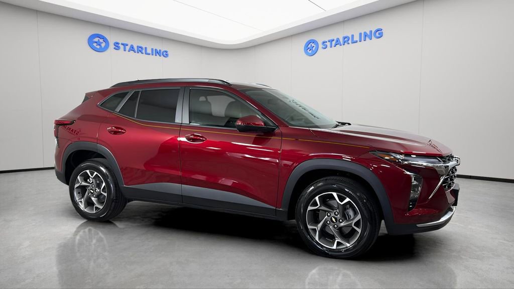 Certified 2025 Chevrolet Trax LT w/ Driver Confidence Package image 12