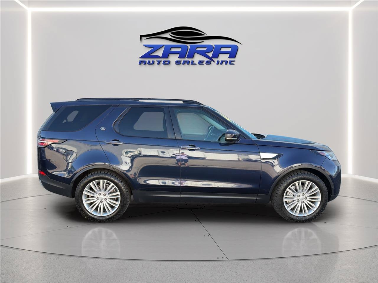 Used 2018 Land Rover Discovery HSE Luxury AWD/4WD image 8