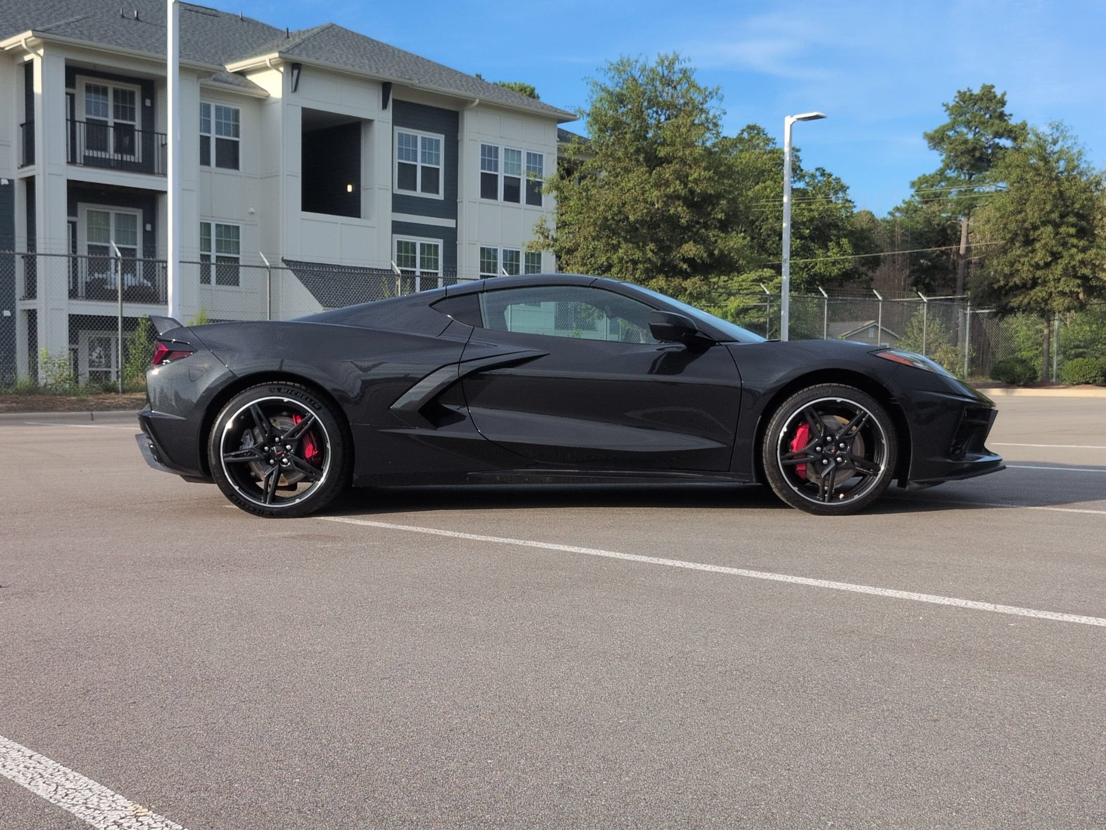 Used 2024 Chevrolet Corvette Stingray Preferred Cpe w/ Z51 Performance Package RWD image 3