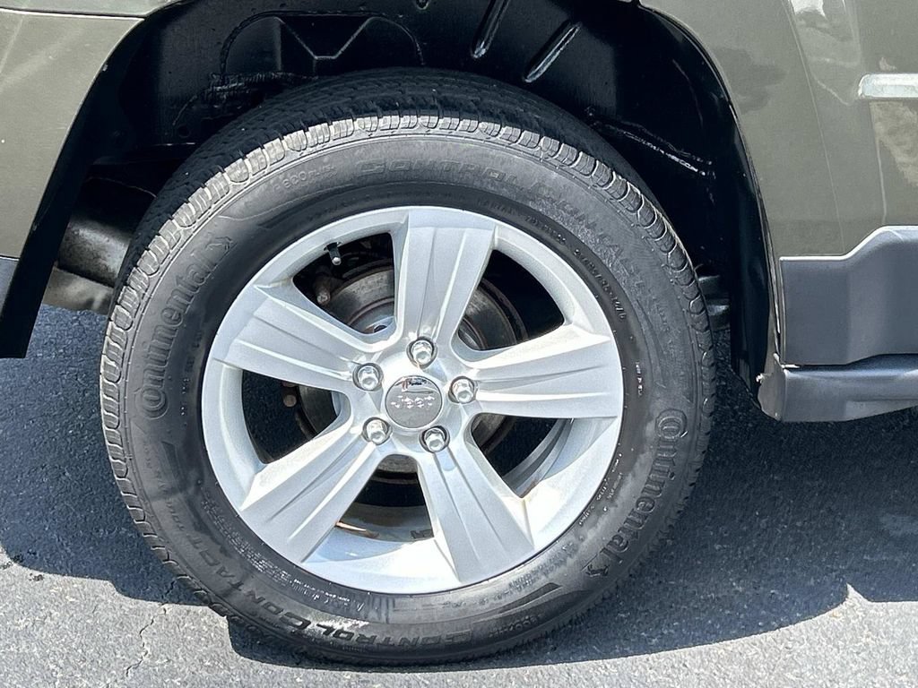 Used 2016 Jeep Patriot Latitude AWD/4WD image 9