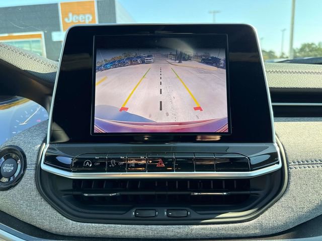 Used 2025 Jeep Compass Latitude image 31