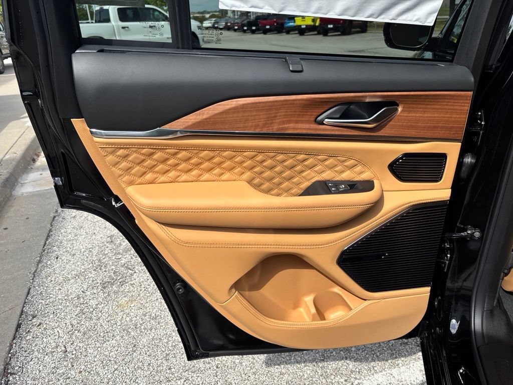New 2027 Jeep Grand Cherokee Summit AWD/4WD image 16
