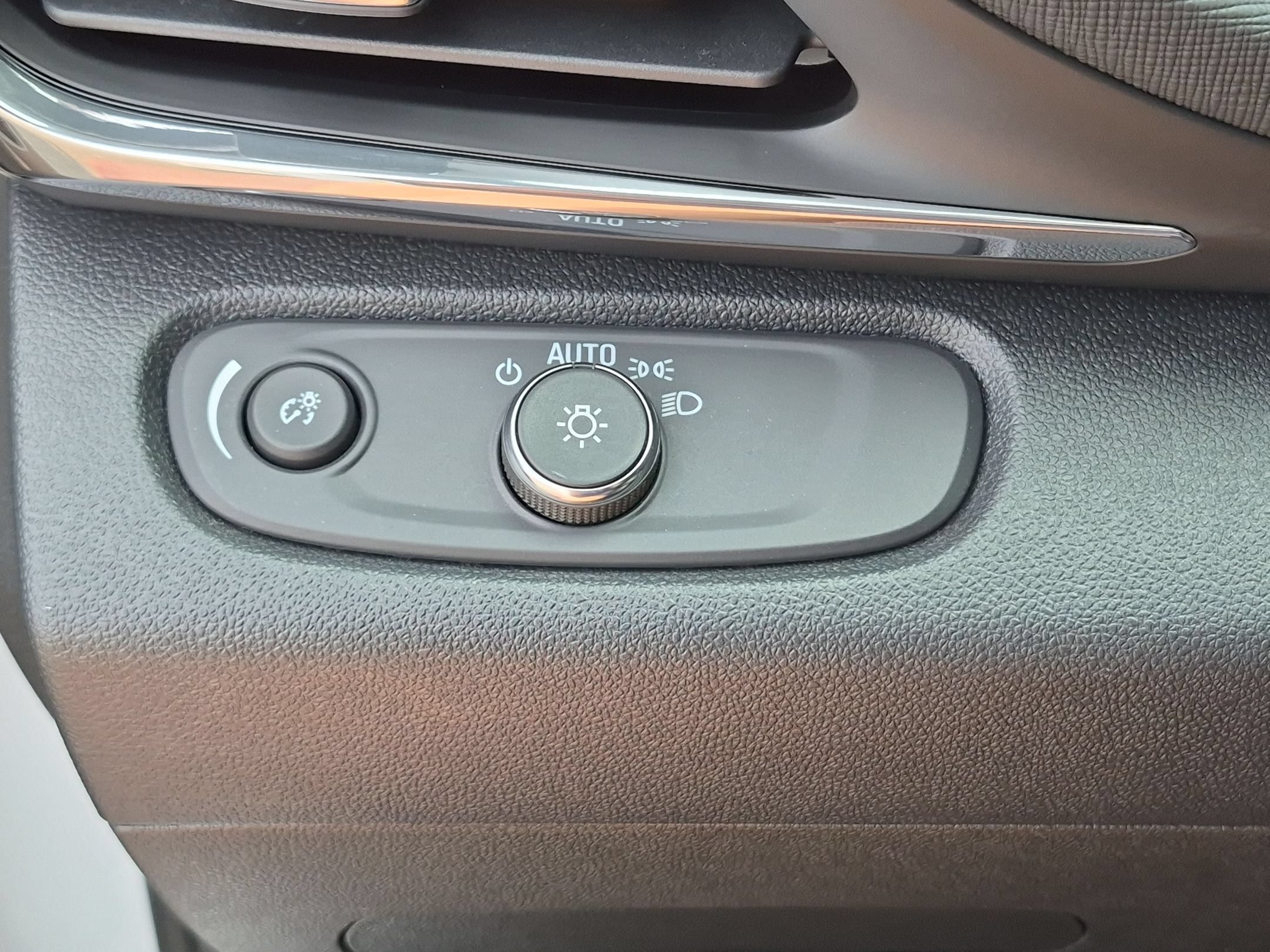 Certified 2025 Buick Envista Preferred FWD image 16