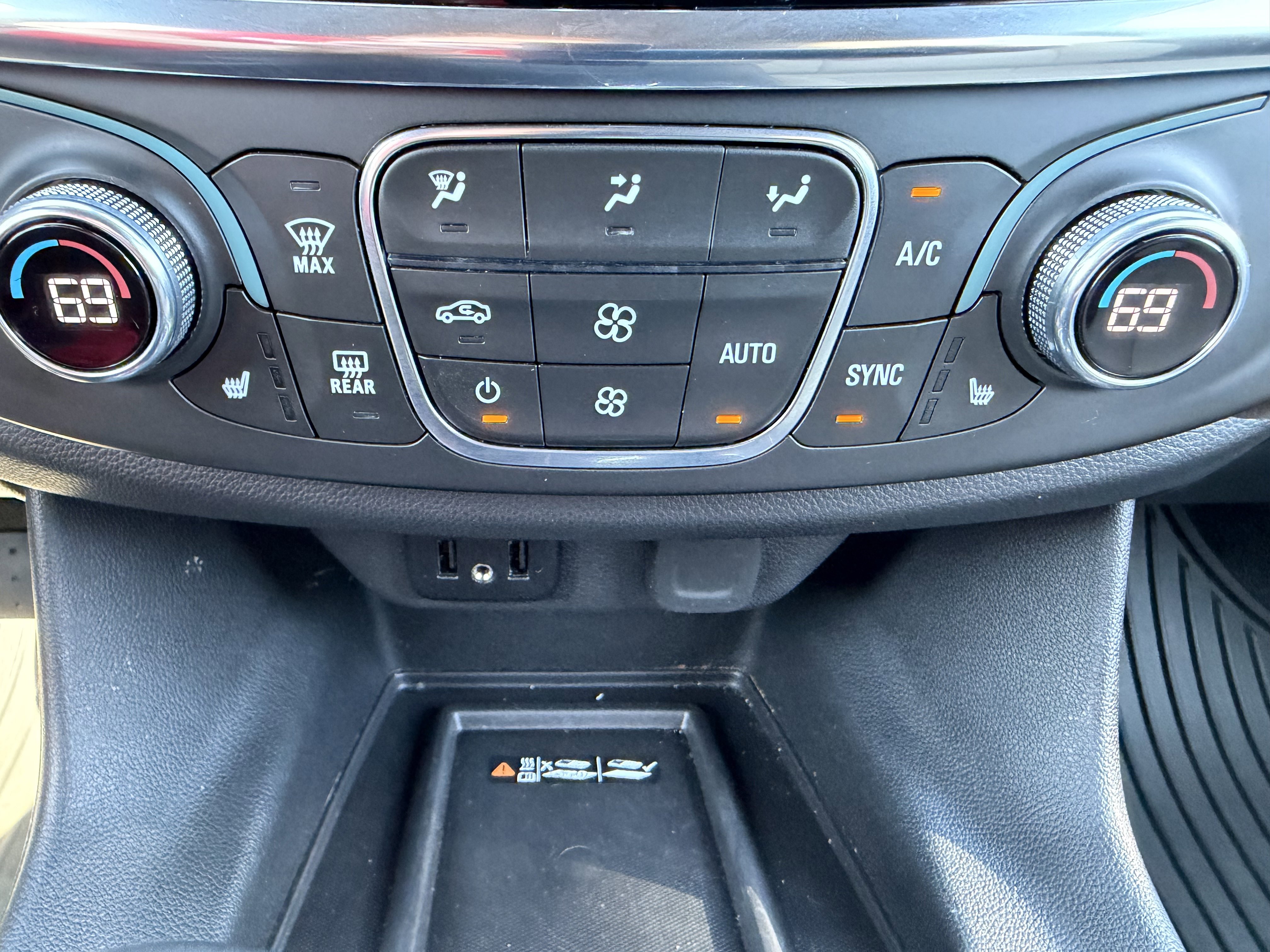 Used 2023 Chevrolet Traverse LT image 16