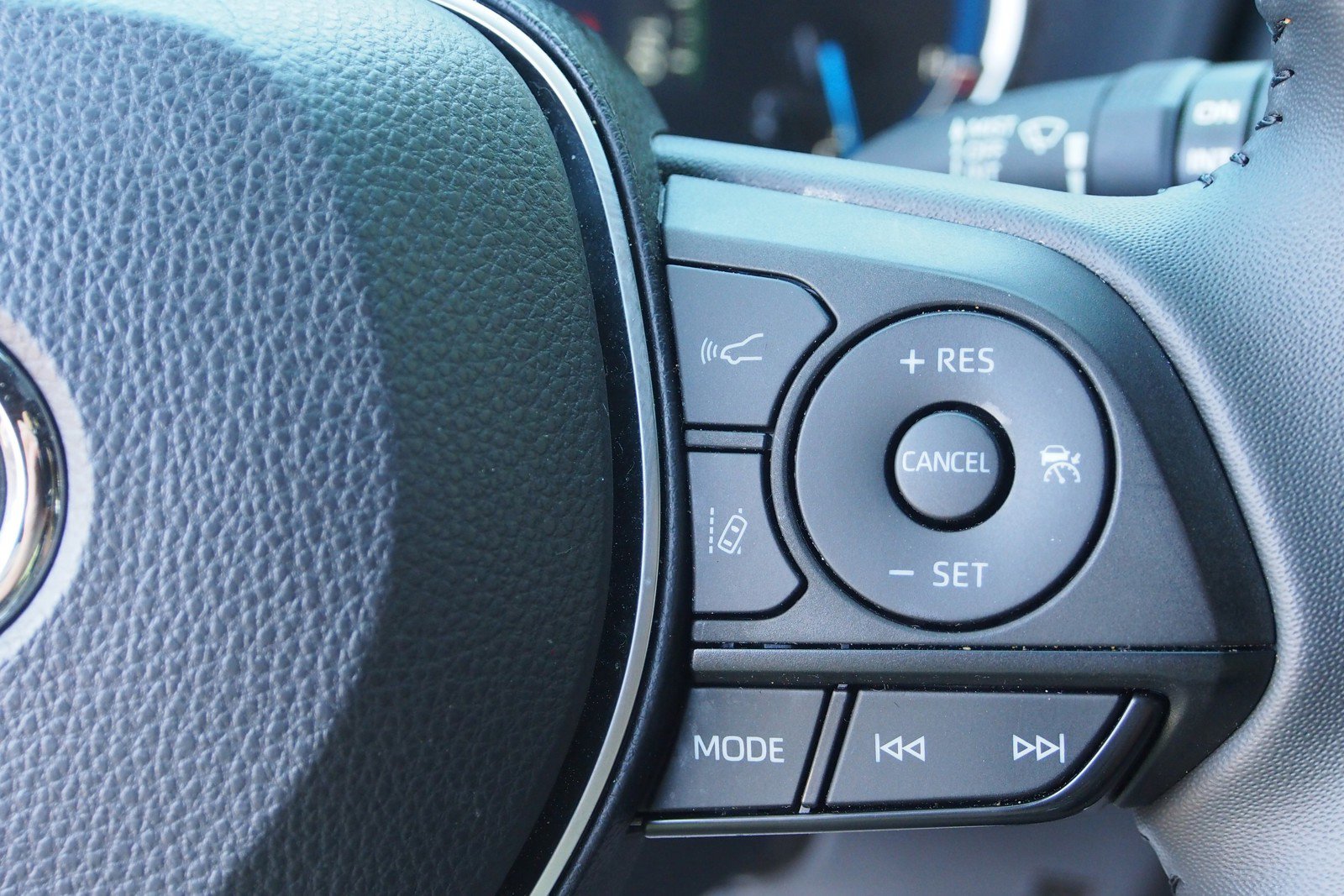 Used 2024 Toyota RAV4 SE image 23