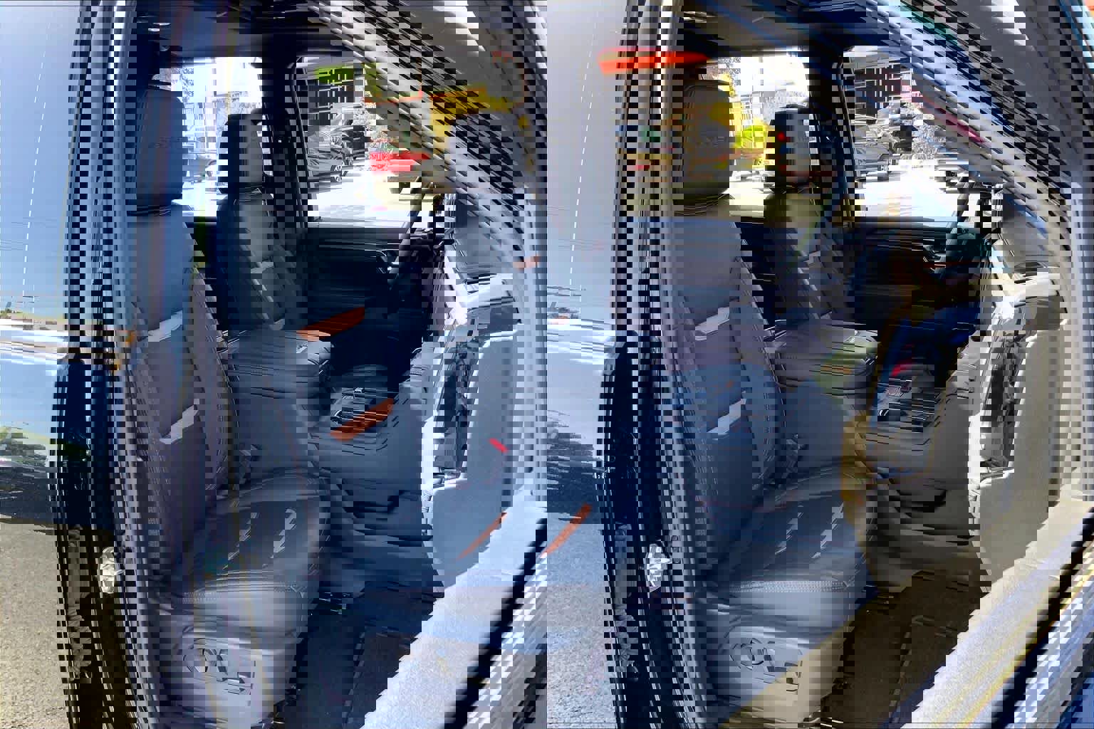 Used 2025 GMC Sierra 2500 AT4 w/ AT4 Premium Plus Package image 9