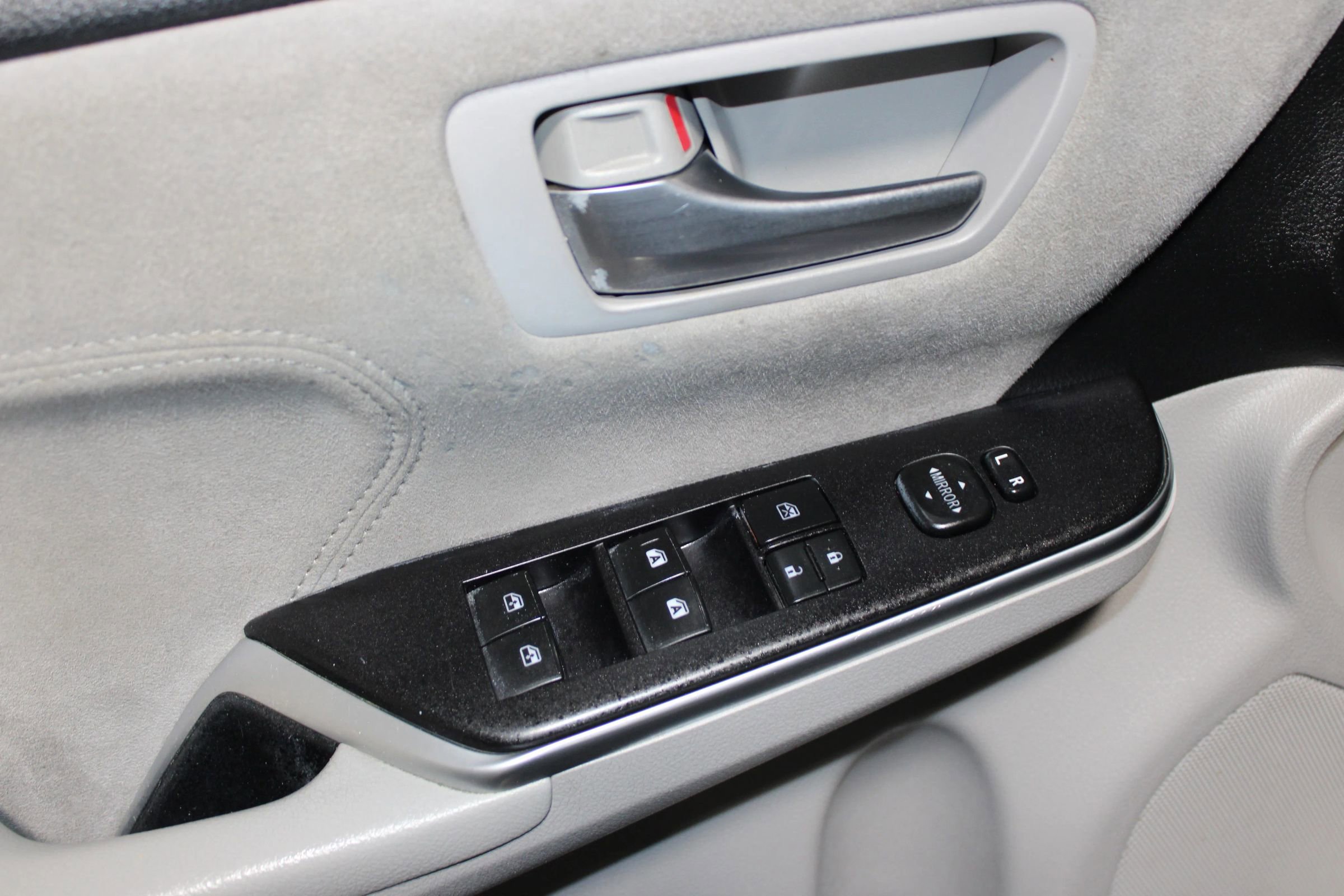 Used 2016 Toyota Camry XSE FWD image 10