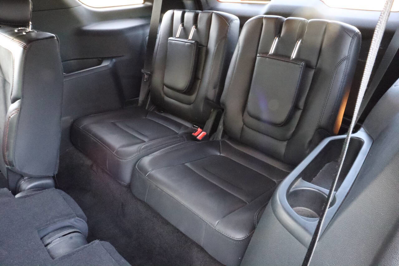 Used 2018 Ford Explorer XLT w/ Equipment Group 202A image 7