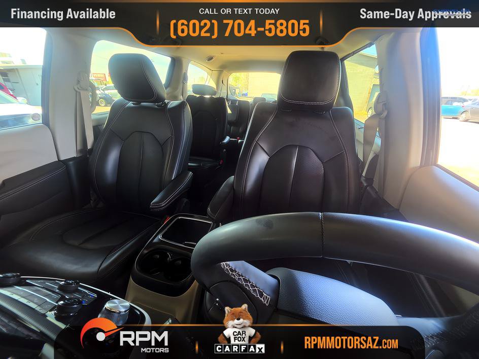 Used 2023 Chrysler Pacifica Touring-L FWD image 7