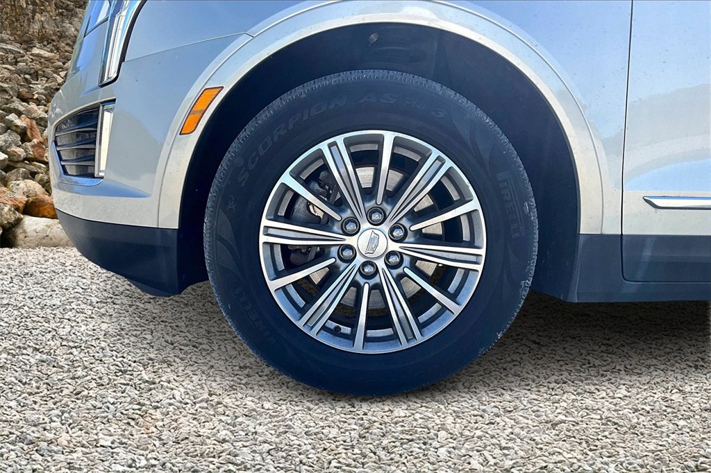 Used 2017 Cadillac XT5 Luxury w/ Driver Awareness Package image 8