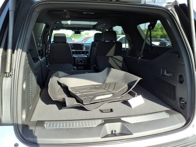 New 2026 Chevrolet Suburban High Country AWD/4WD image 11