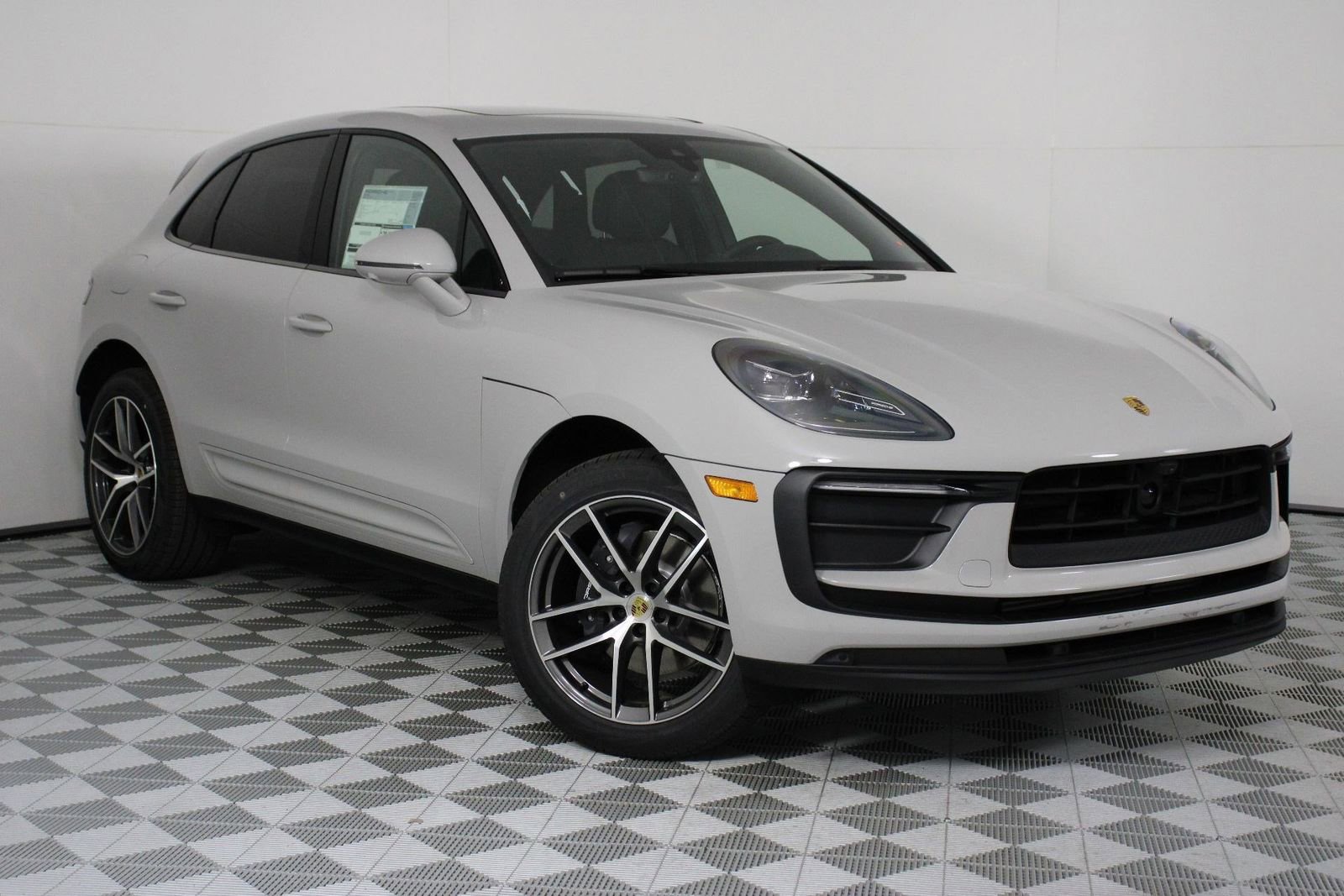 New 2026 Porsche Macan AWD/4WD image 9