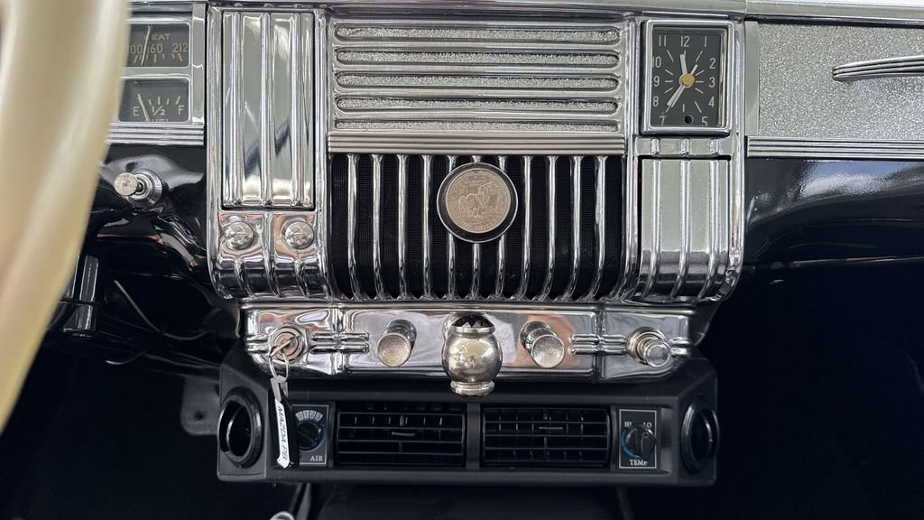 Used 2022 Chrysler Voyager LX image 50