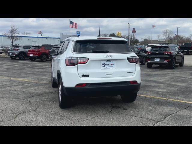 Used 2023 Jeep Compass Latitude w/ Convenience Group AWD/4WD image 30