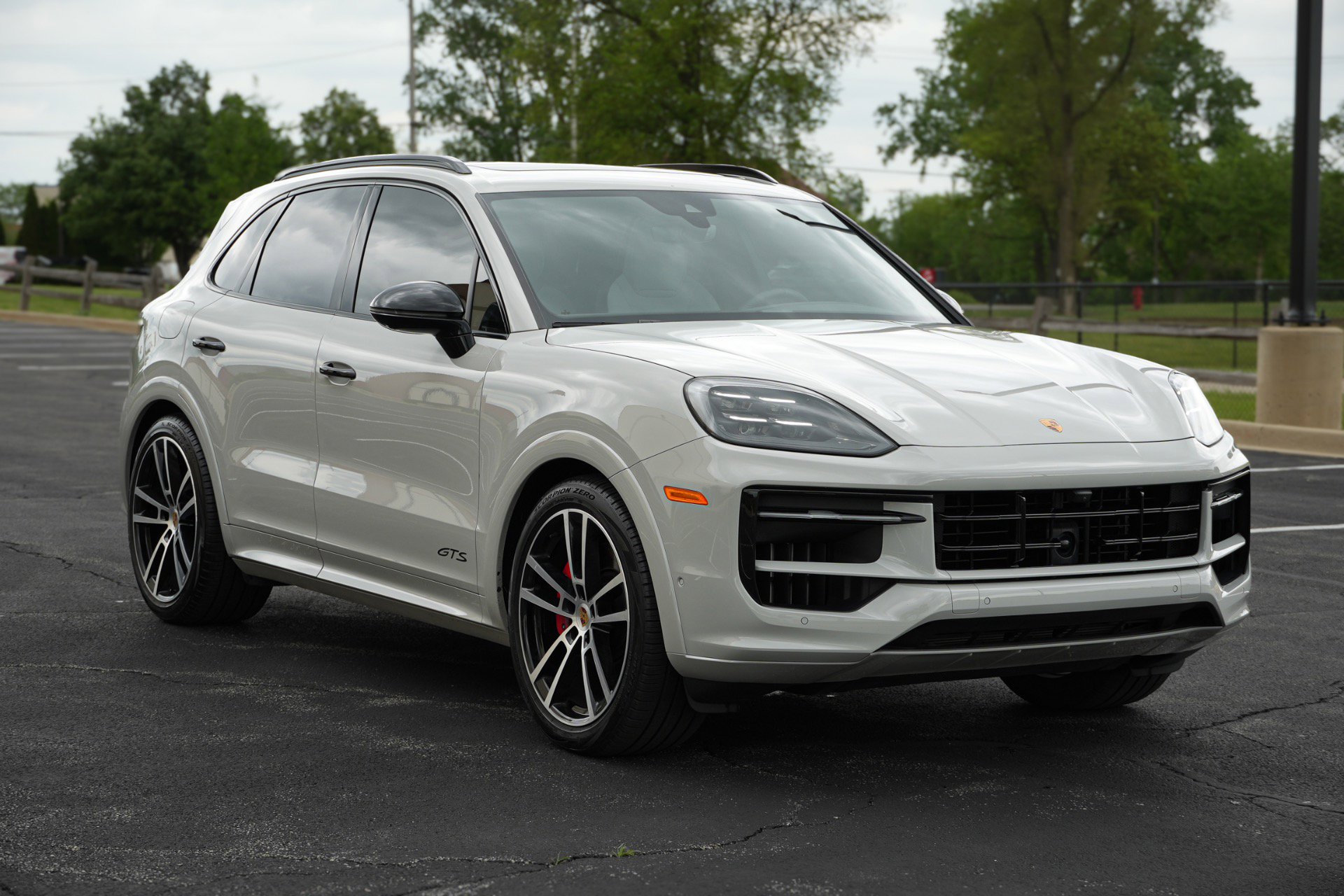 Used 2025 Porsche Cayenne GTS AWD/4WD image 3