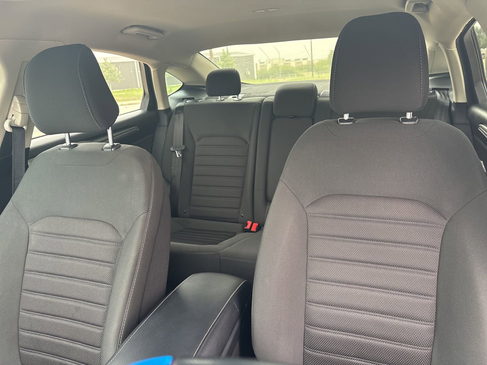 Used 2020 Ford Fusion SE FWD image 15