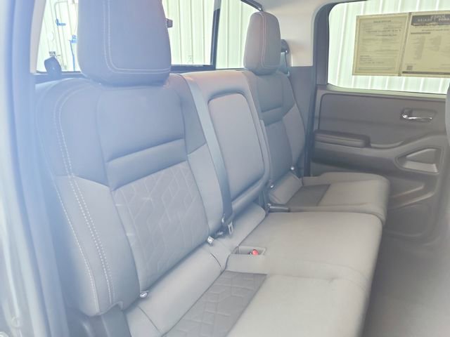 Used 2025 Nissan Frontier SV image 39
