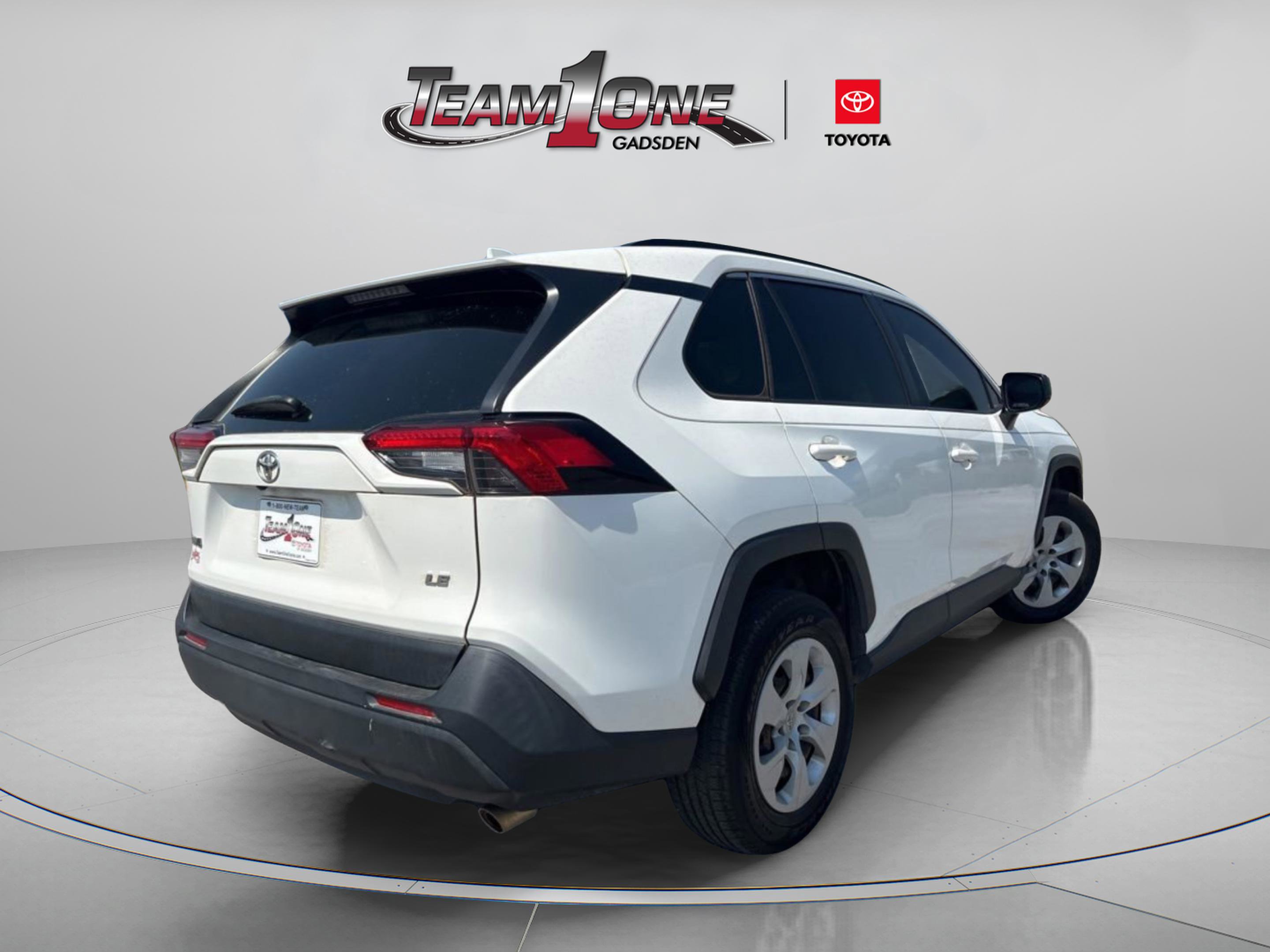 Used 2019 Toyota RAV4 LE FWD image 8