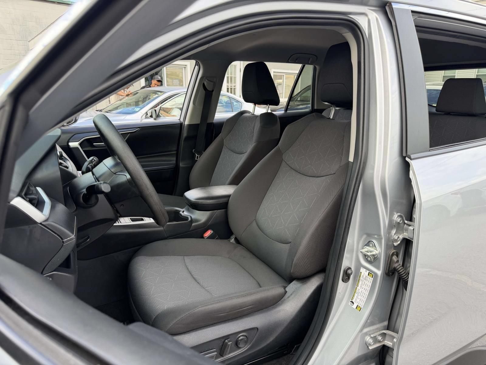 Used 2024 Toyota RAV4 XLE AWD/4WD image 20