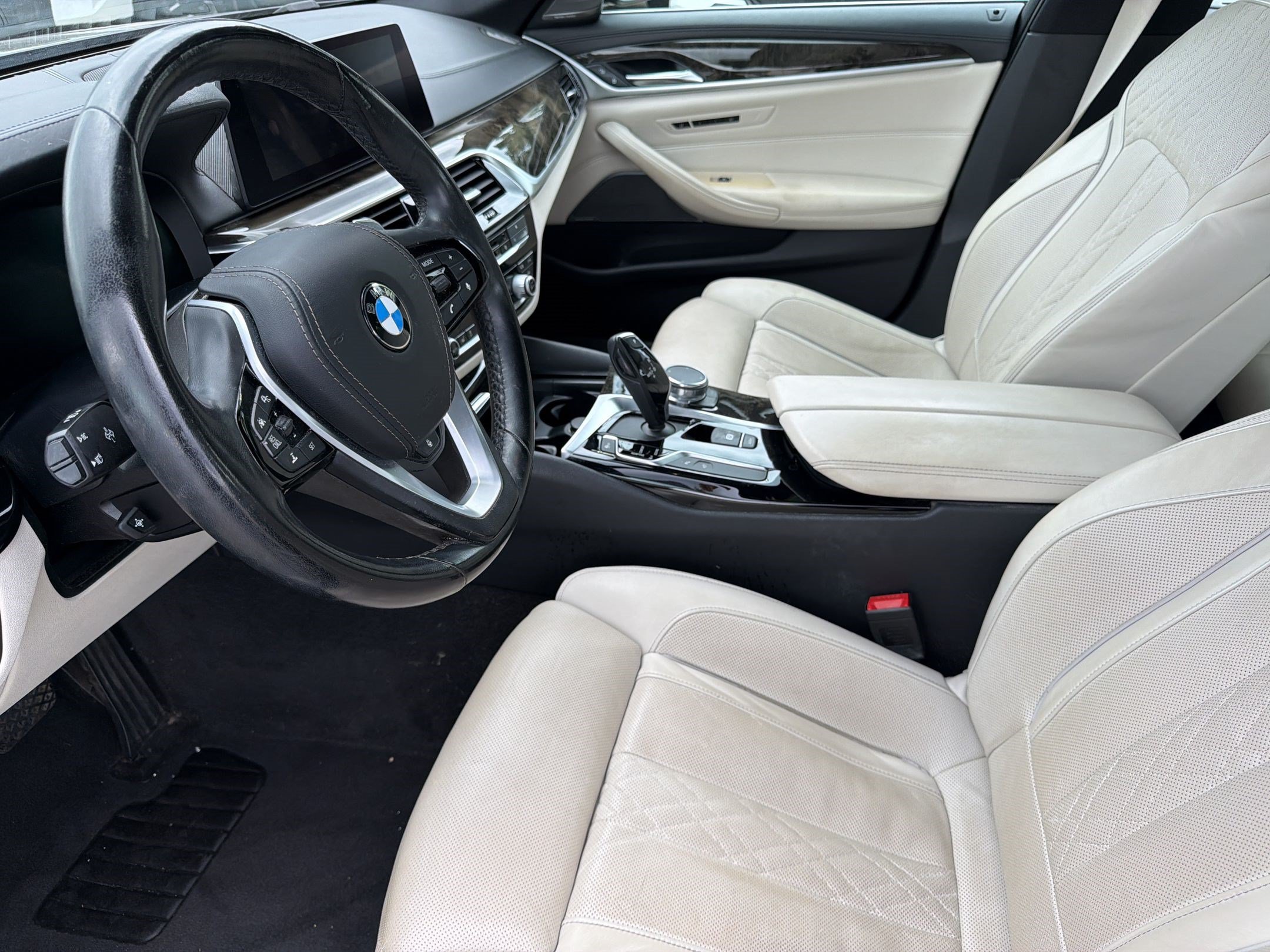 Used 2019 BMW 530i xDrive w/ Premium Package AWD/4WD image 5