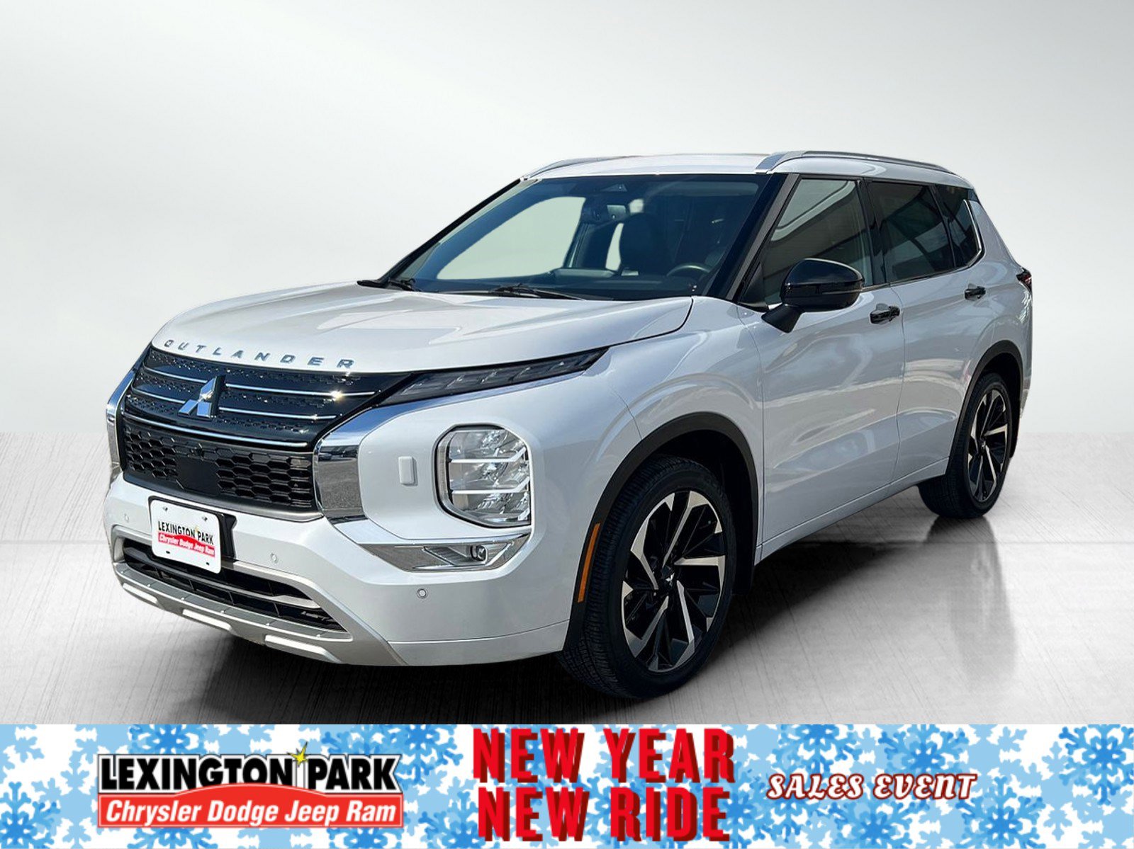 Used 2023 Mitsubishi Outlander SEL image 2