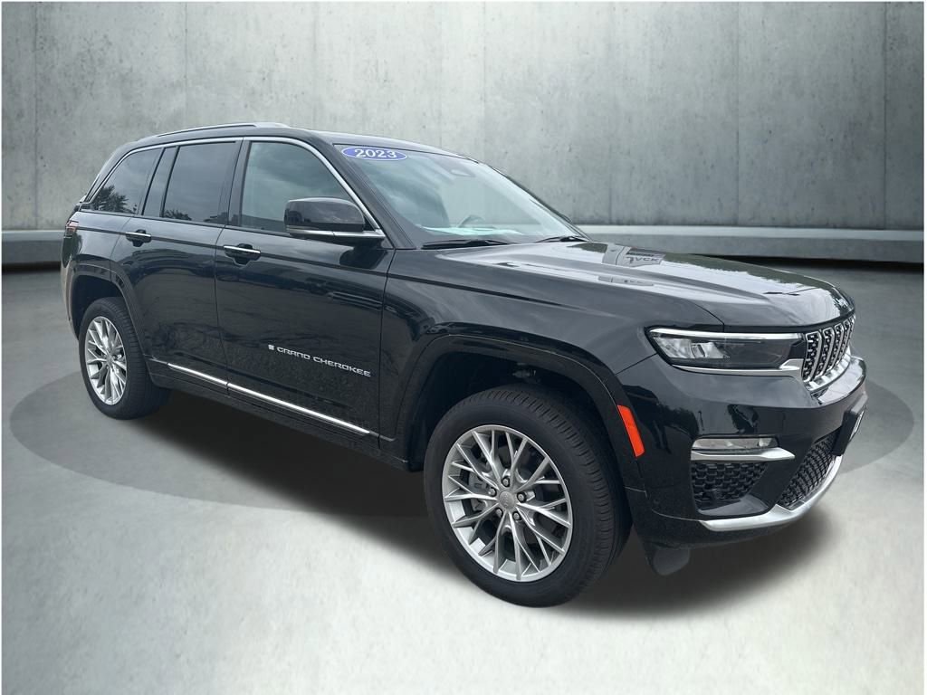 Used 2023 Jeep Grand Cherokee Summit w/ Luxury Tech Group V image 9