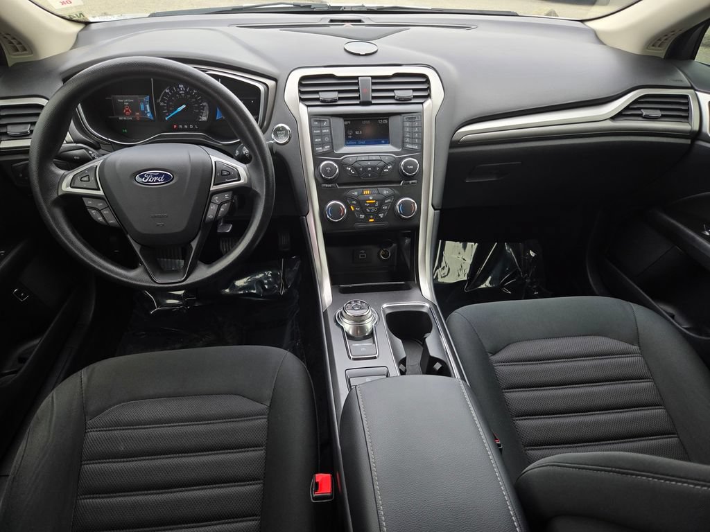 Used 2017 Ford Fusion SE FWD image 14