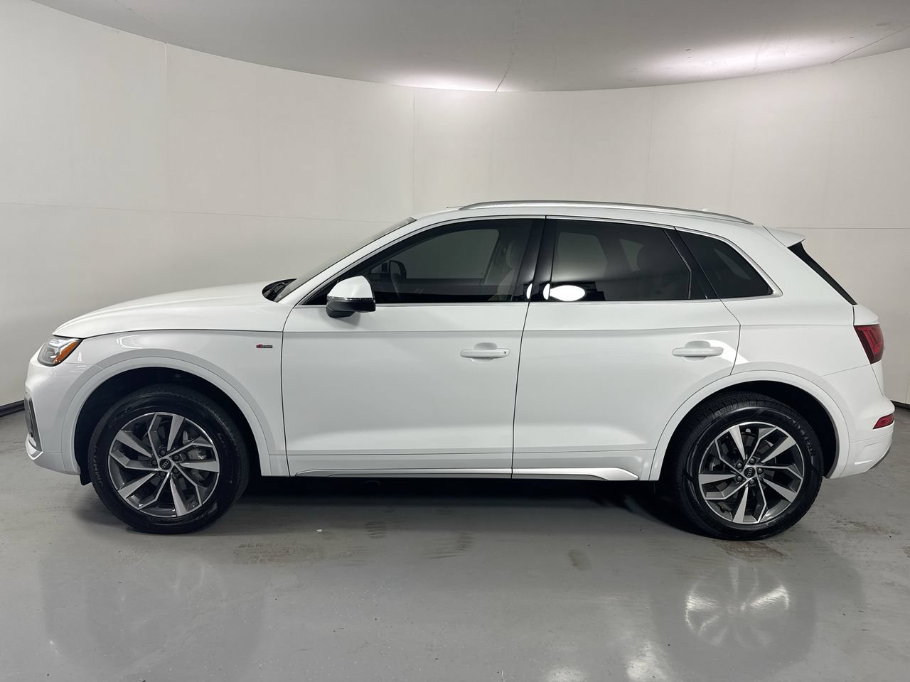 Used 2024 Audi Q5 2.0T Premium Plus AWD/4WD image 2