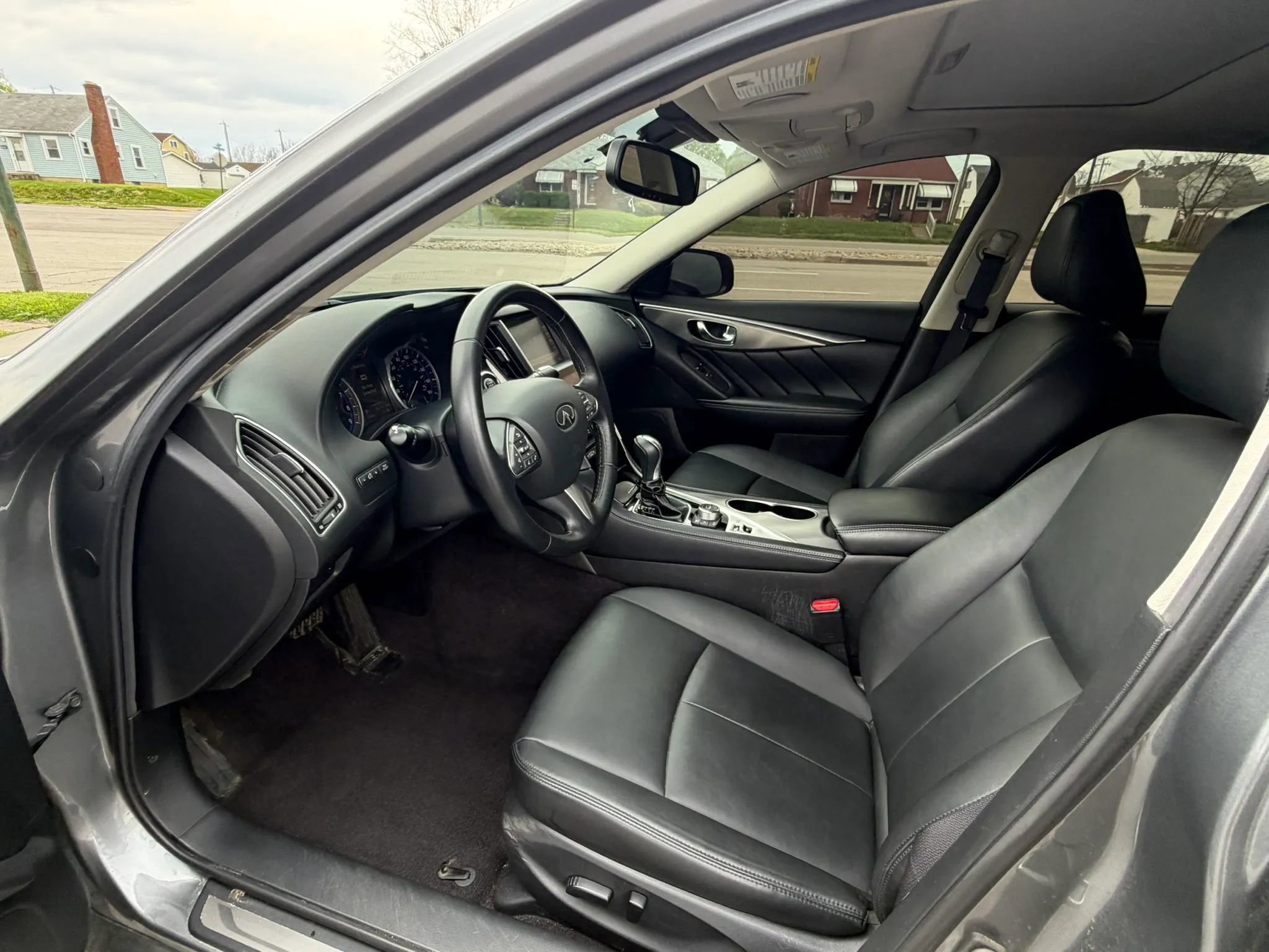 Used 2017 INFINITI Q50 Signature Edition w/ All Weather Package (L93) image 10