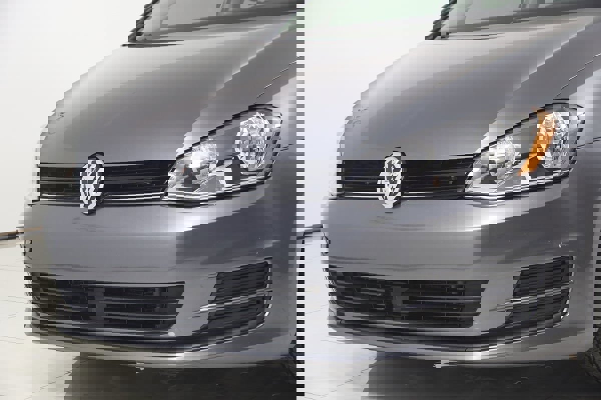 Used 2017 Volkswagen Golf Wolfsburg Edition image 49