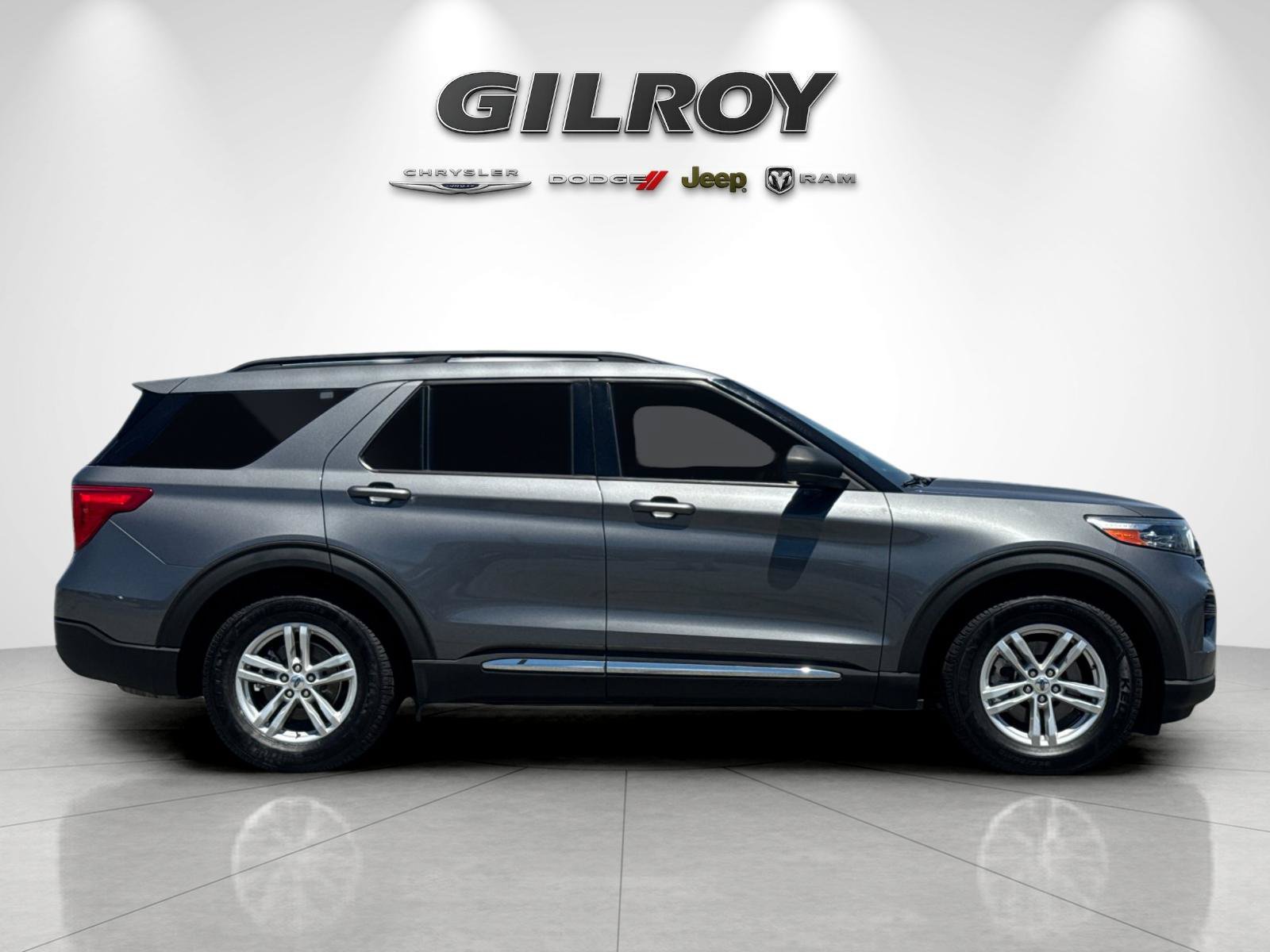 Used 2021 Ford Explorer XLT RWD image 3