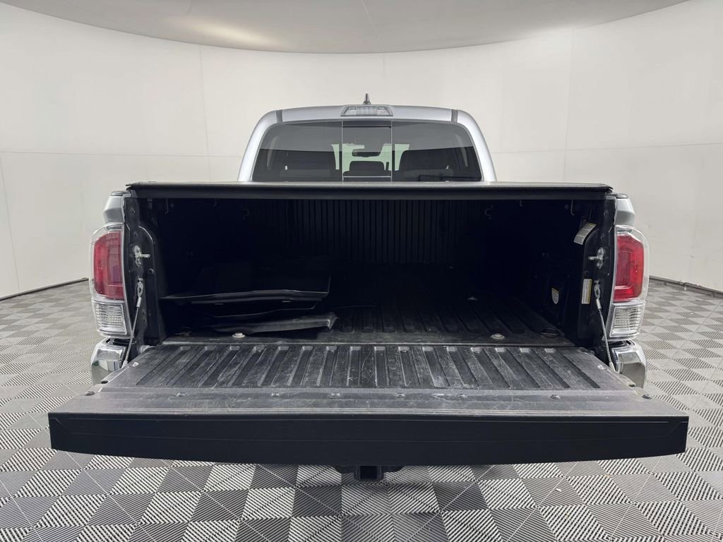 Used 2022 Toyota Tacoma TRD Off-Road AWD/4WD image 14