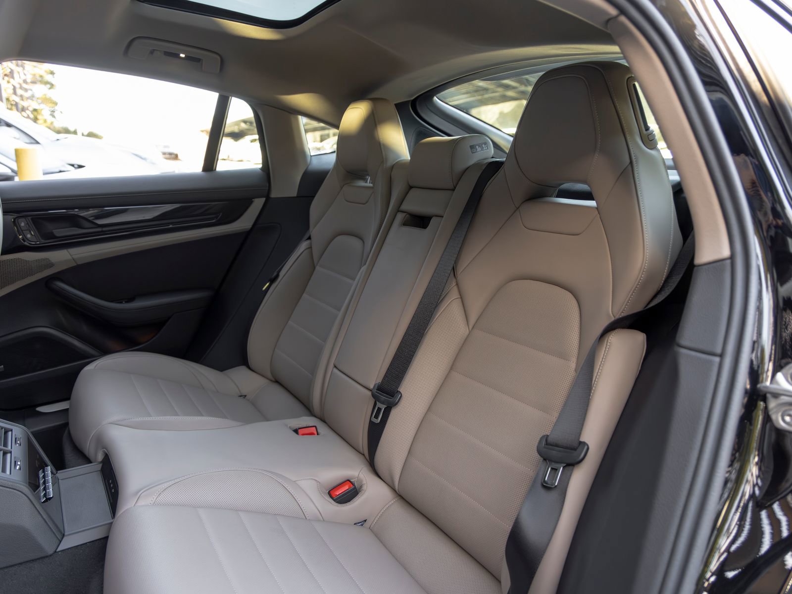 Certified 2025 Porsche Panamera RWD image 46