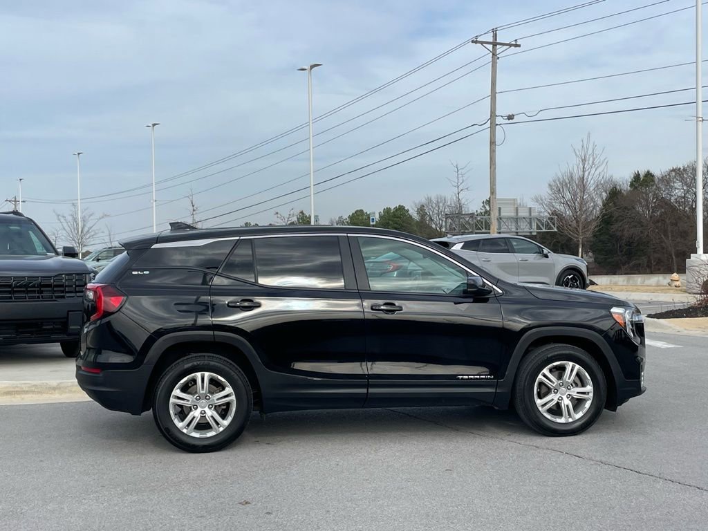 Used 2024 GMC Terrain SLE FWD image 9