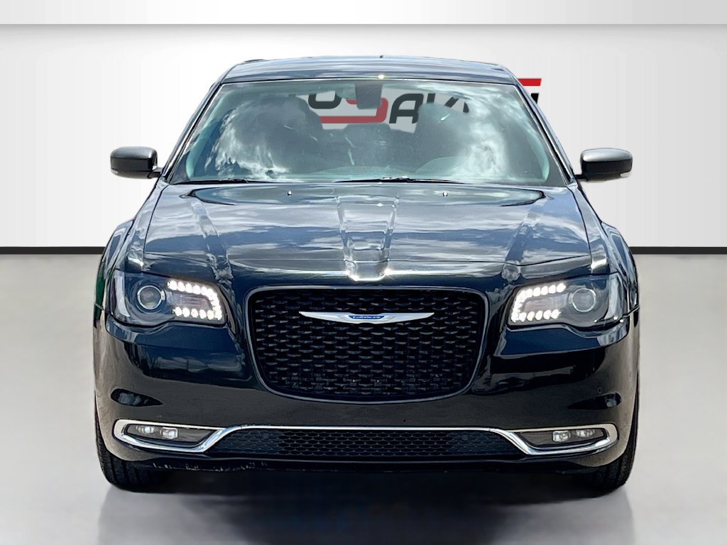 Used 2021 Chrysler 300 Touring L RWD image 2