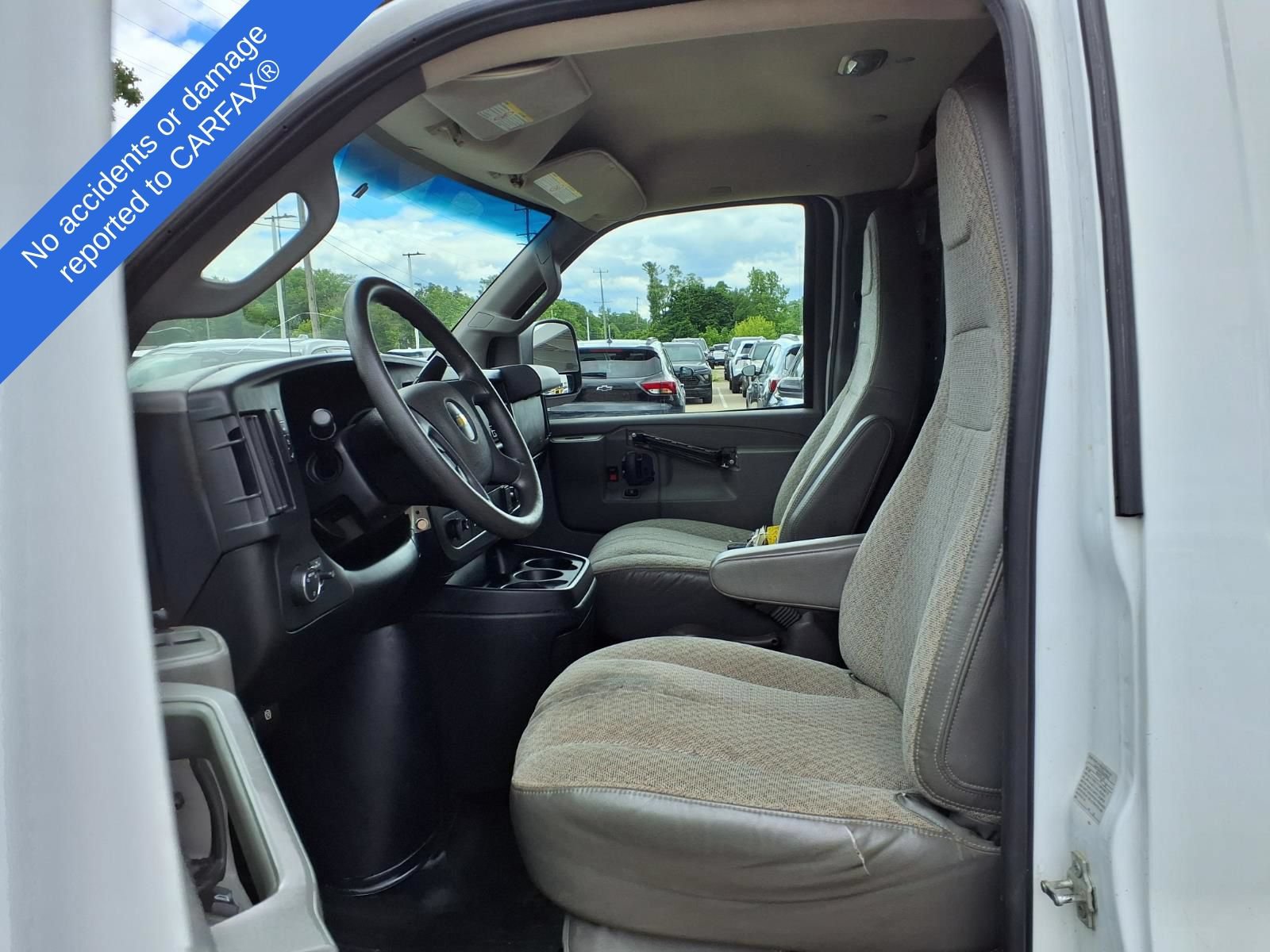 Used 2017 Chevrolet Express 2500 RWD image 15