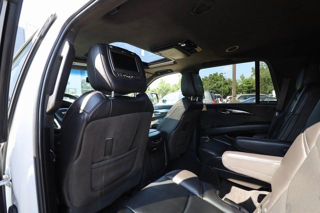 Used 2016 Cadillac Escalade Platinum image 36