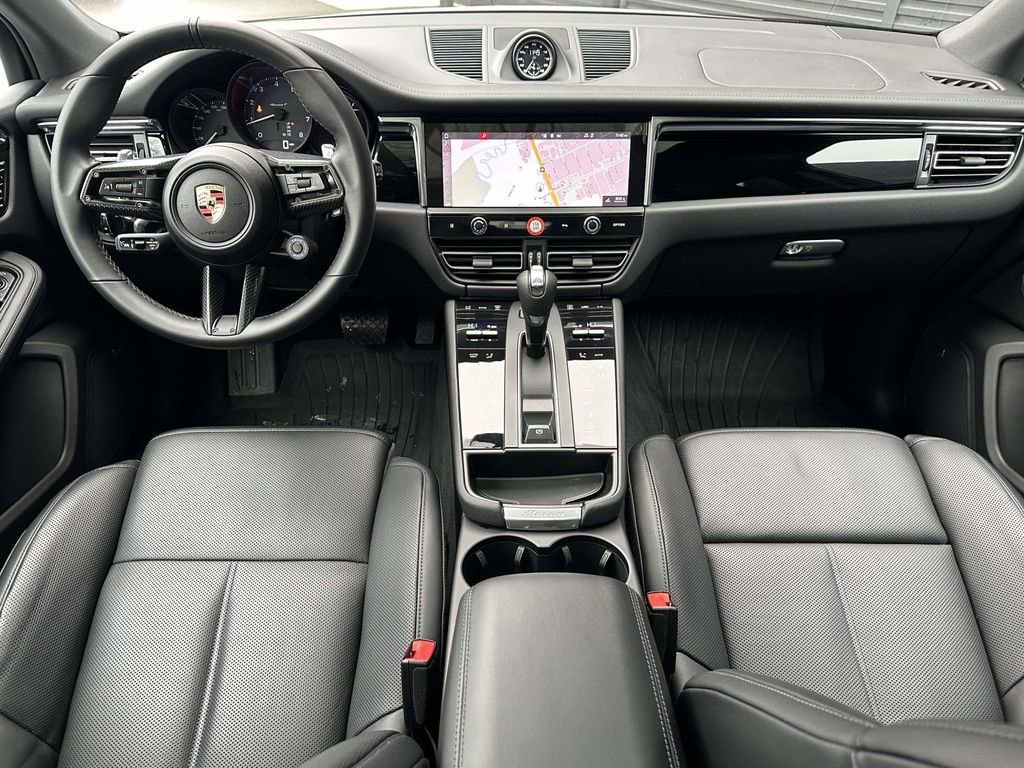 Certified 2025 Porsche Macan Turbo image 15