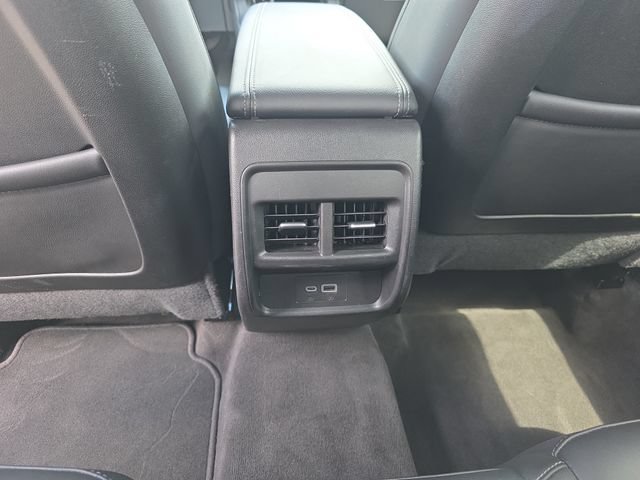 Used 2025 Cadillac XT4 Premium Luxury FWD image 30