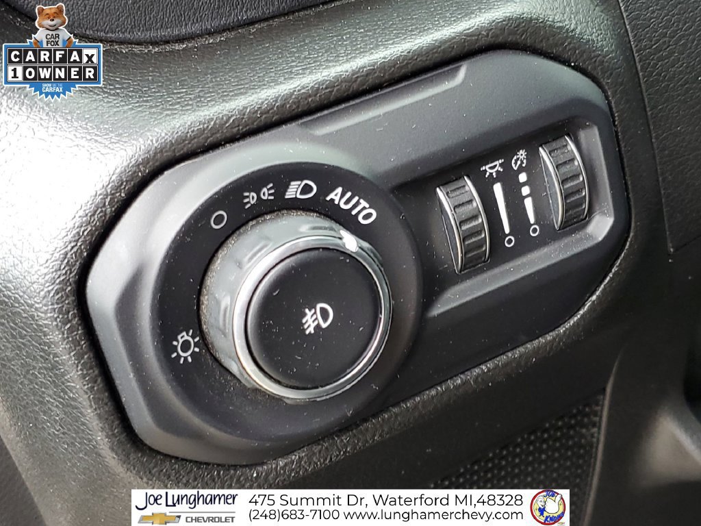 Used 2022 Jeep Wrangler Unlimited Sahara w/ LED Lighting Group AWD/4WD image 36