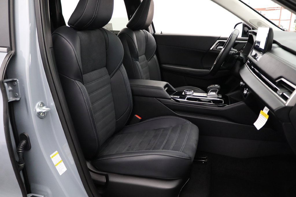 Used 2026 Mitsubishi Outlander AWD image 19