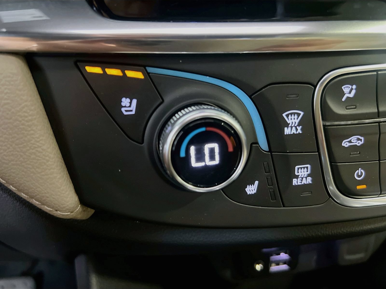 Used 2022 Chevrolet Traverse Premier AWD/4WD image 21