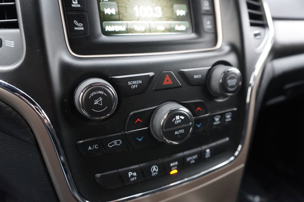 Used 2017 Jeep Grand Cherokee Laredo w/ Quick Order Package 23E image 17