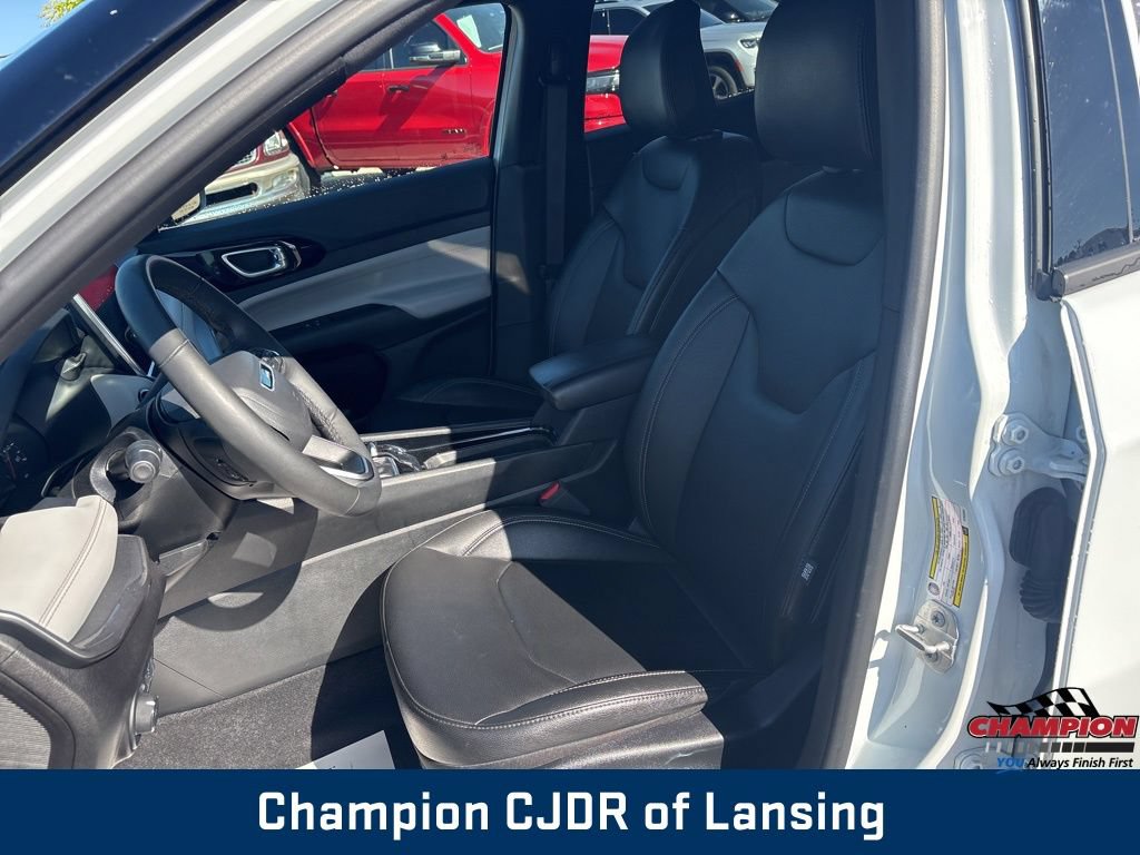 Used 2025 Jeep Compass Limited AWD/4WD image 11