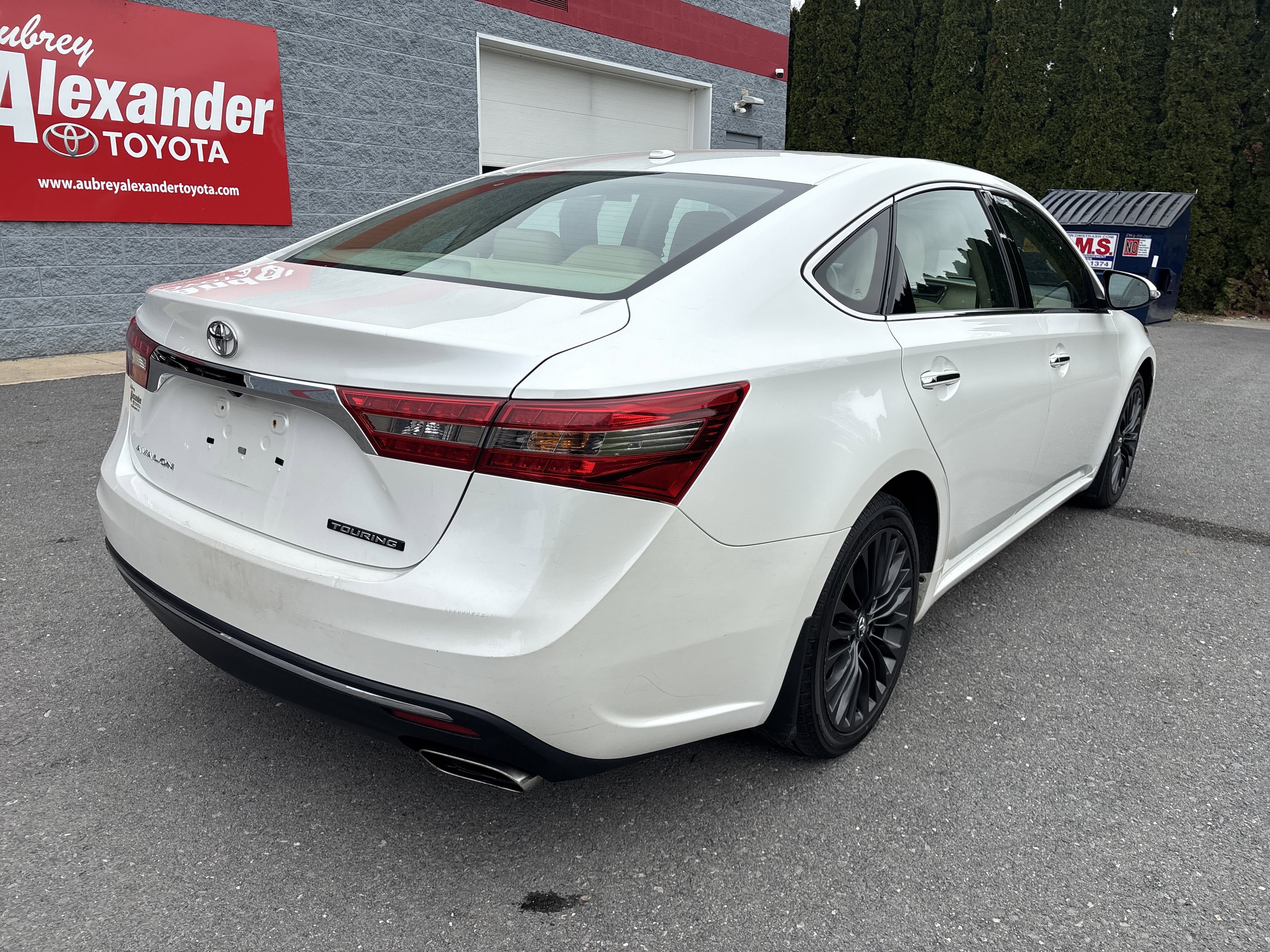 Used 2016 Toyota Avalon Touring video 3