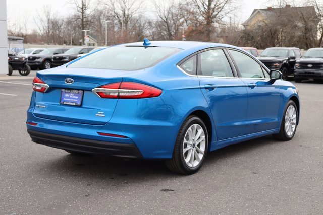 Used 2020 Ford Fusion SE image 3